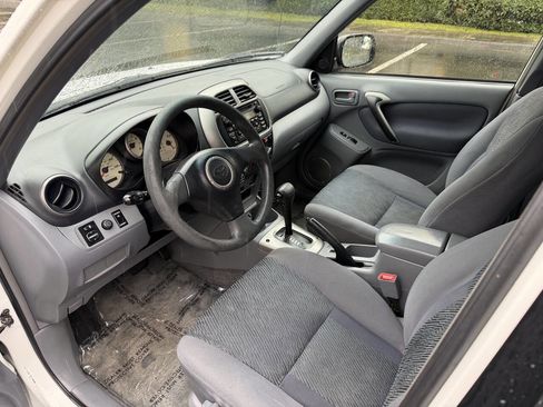 Used 2001 Toyota RAV4 4WD image 12