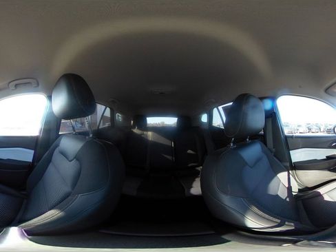 Used 2025 Chevrolet Trax LT image 41