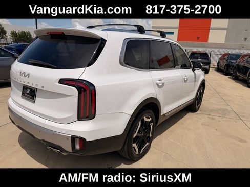 Used 2023 Kia Telluride EX w/ EX Captain's Chair Package FWD image 4