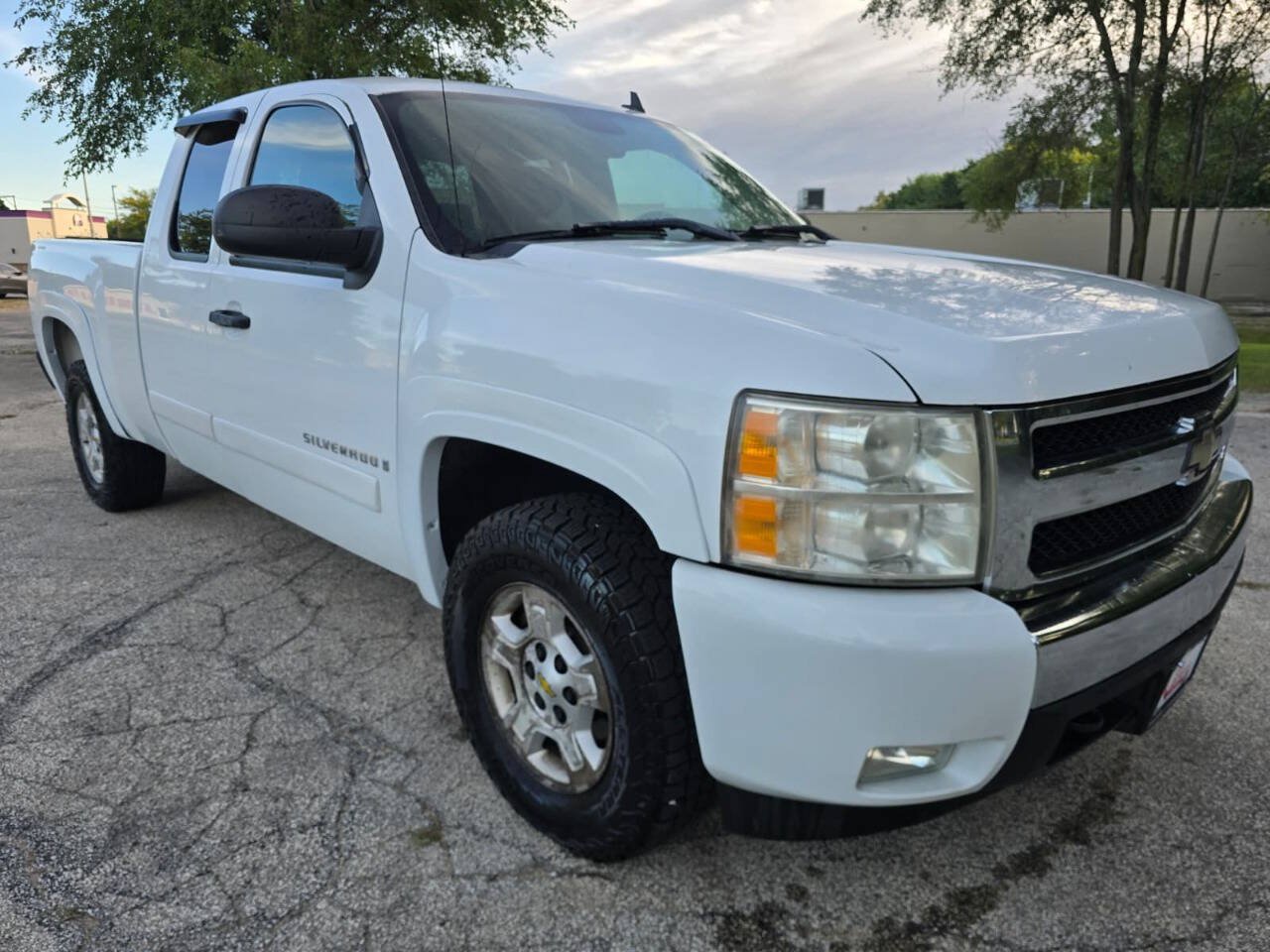 Used 2008 Chevrolet Silverado 1500 LT w/ Power Pack Plus AWD/4WD image 3