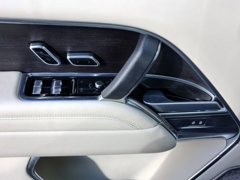 Used 2024 Land Rover Range Rover Autobiography image 36