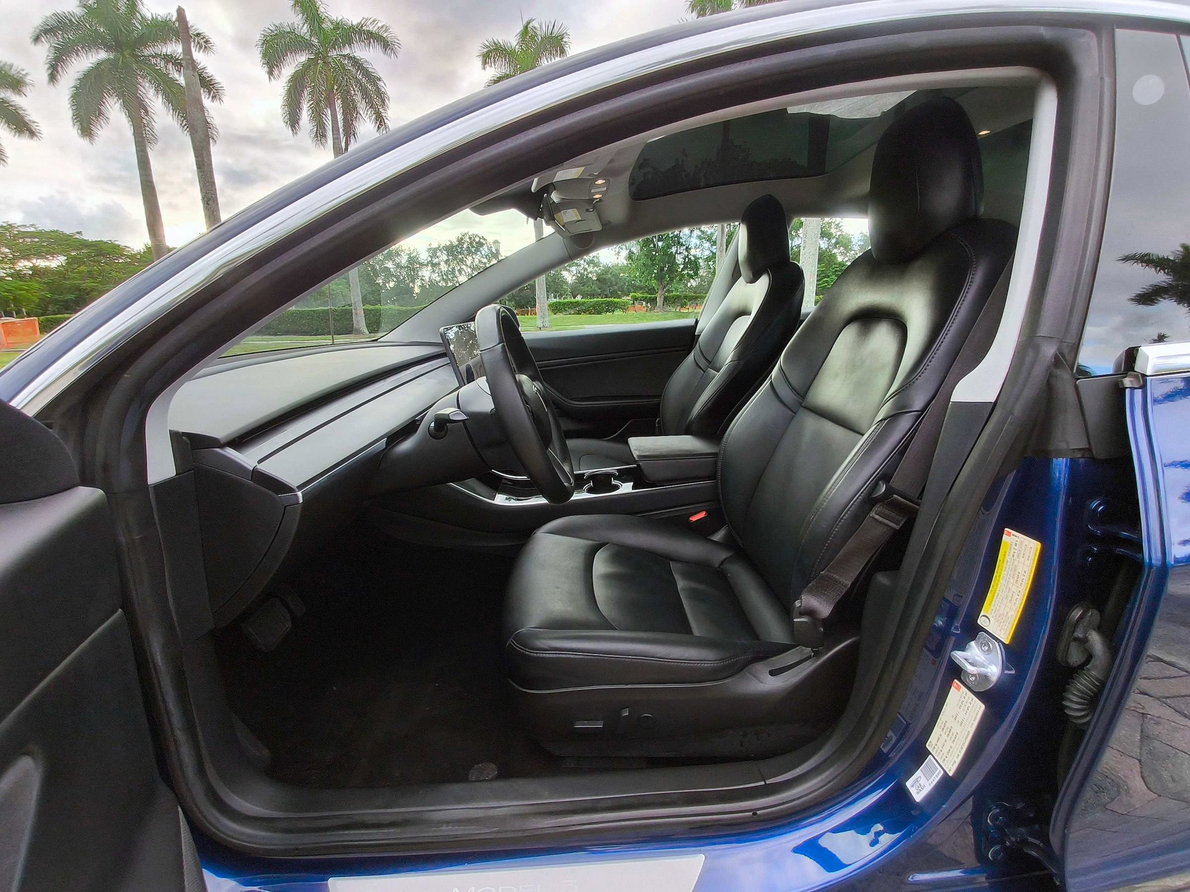 Used 2018 Tesla Model 3 Long Range RWD image 13
