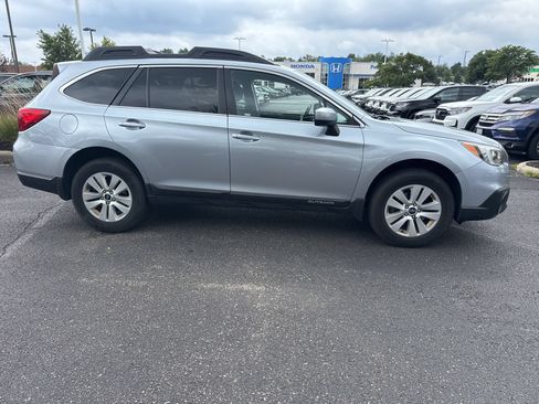 Used 2016 Subaru Outback 2.5i Premium w/ Popular Package #2 AWD/4WD image 16