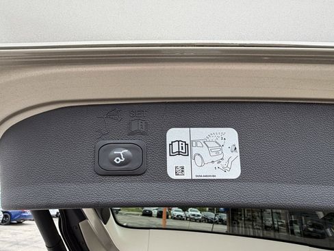 Used 2018 Ford Escape Titanium AWD/4WD image 29