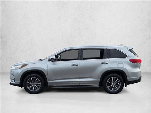 Used 2018 Toyota Highlander XLE AWD/4WD image 9