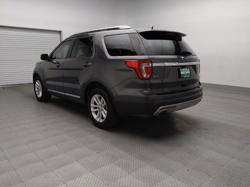 Used 2017 Ford Explorer XLT image 5
