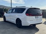 Used 2022 Chrysler Pacifica Touring-L w/ S Appearance Package image 4