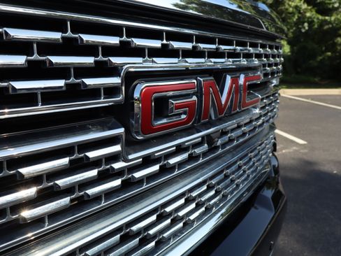 Used 2023 GMC Sierra 3500 Denali w/ Denali Ultimate Package AWD/4WD image 11