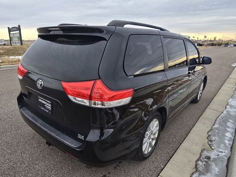 Used 2014 Toyota Sienna XLE image 5
