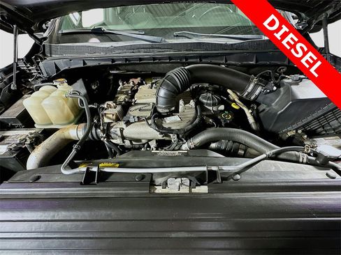 Used 2018 Nissan Titan SV w/ SV Convenience Package image 30