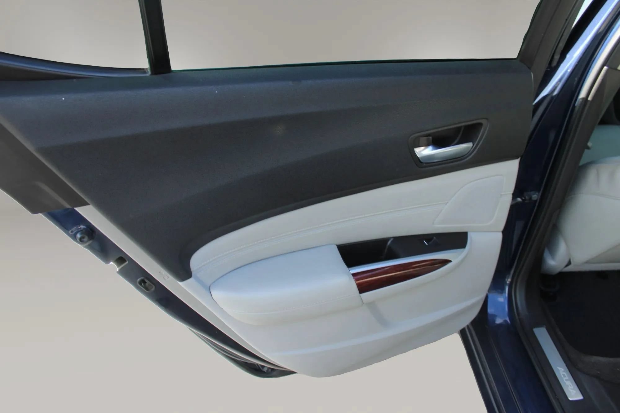 Used 2015 Acura TLX w/ Technology Package FWD image 17