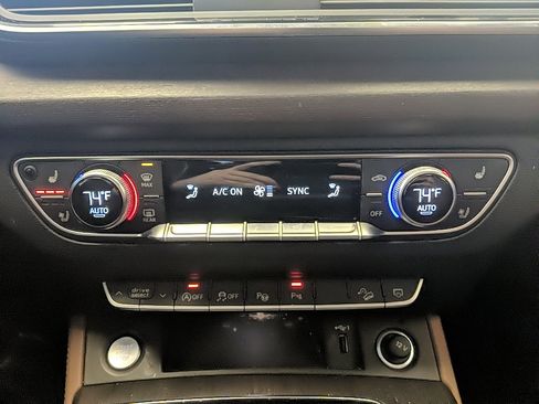 Used 2021 Audi Q5 Prestige image 25