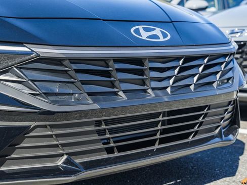 Certified 2025 Hyundai Elantra Sport image 9