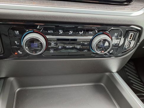 Used 2025 Chevrolet Silverado 3500 LTZ w/ LTZ Plus Package image 7