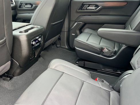 New 2026 GMC Yukon XL Denali w/ Sun & Power Step Package AWD/4WD image 9