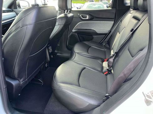 Used 2024 Jeep Compass Latitude image 6