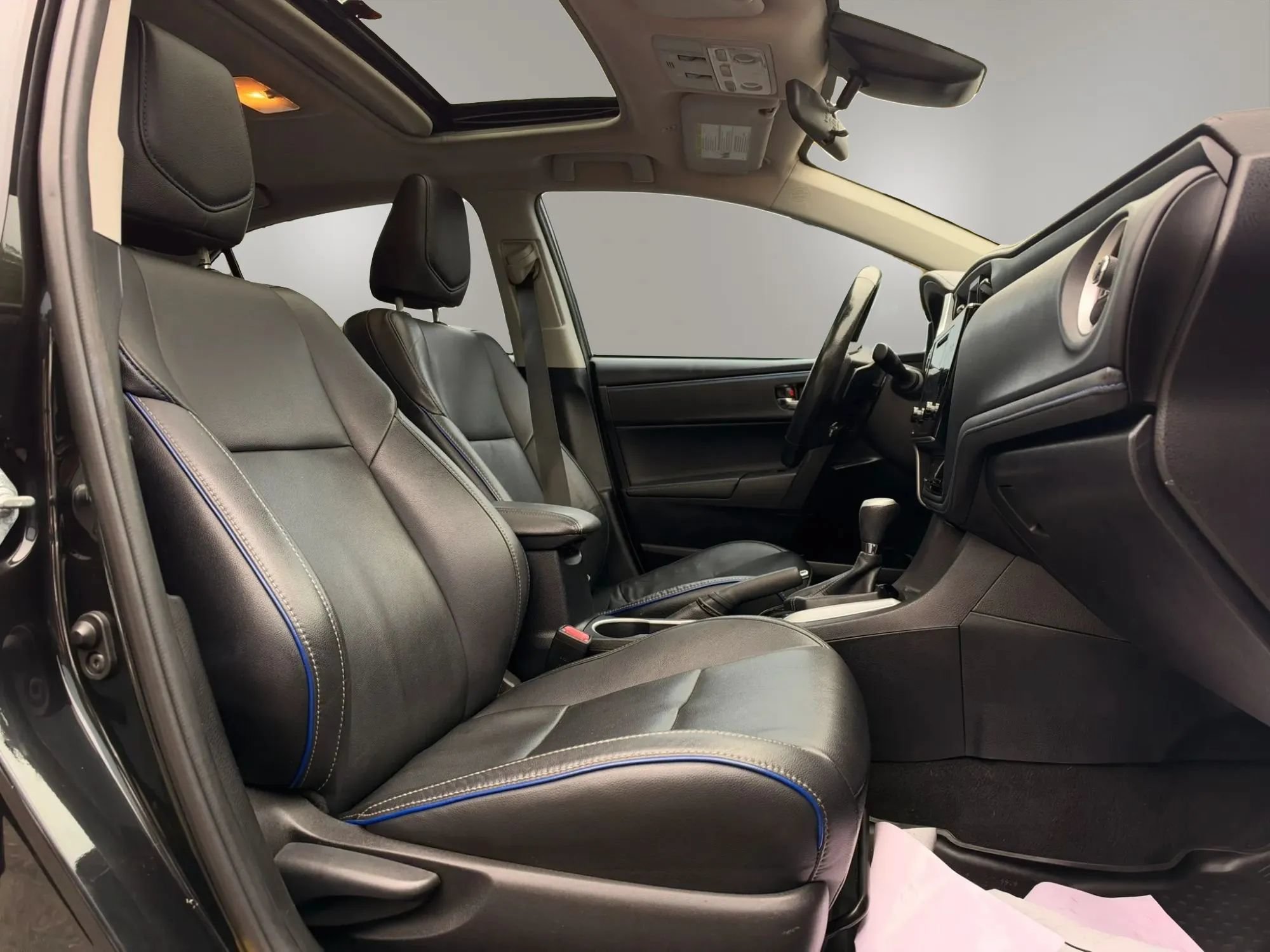 Used 2017 Toyota Corolla XSE FWD image 23