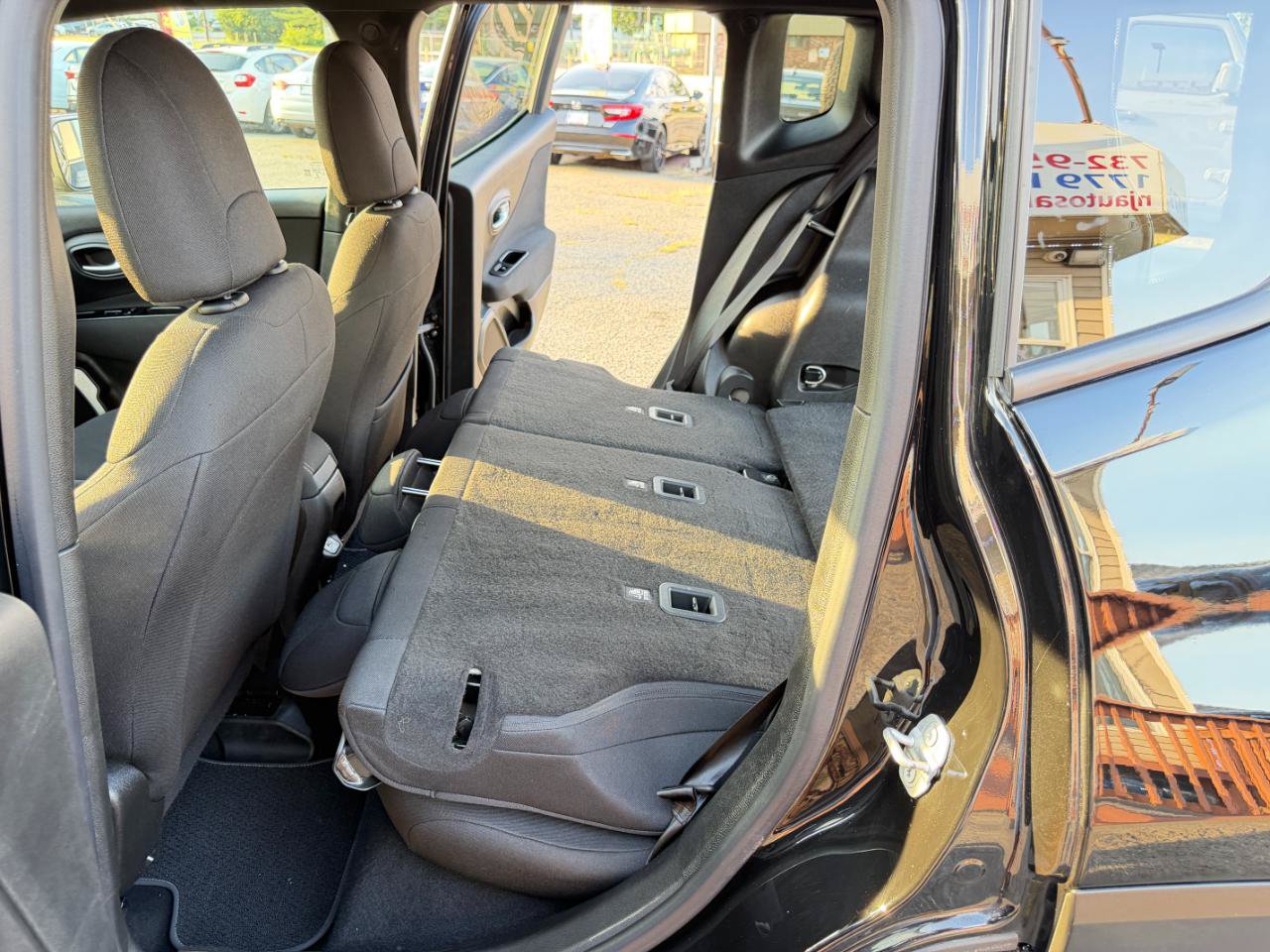 Used 2021 Jeep Renegade Latitude AWD/4WD image 35
