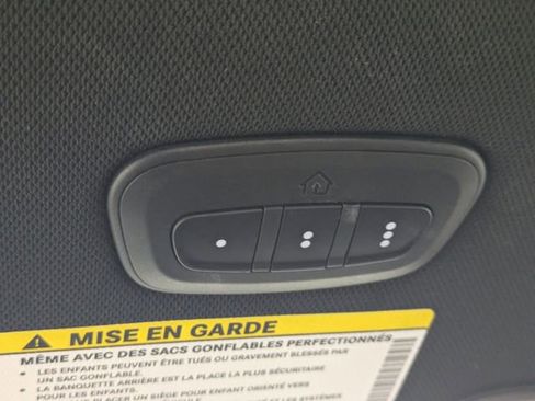 Certified 2025 Chrysler Pacifica Select image 22