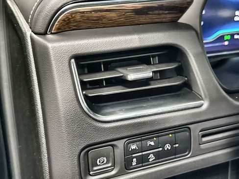 Used 2024 Chevrolet Suburban Premier image 15