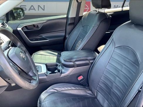 Used 2020 Toyota RAV4 LE FWD image 20