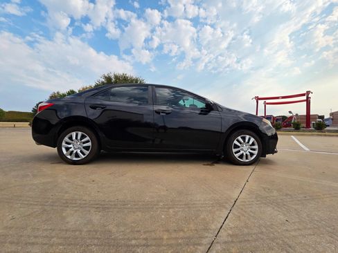 Used 2016 Toyota Corolla LE FWD image 7