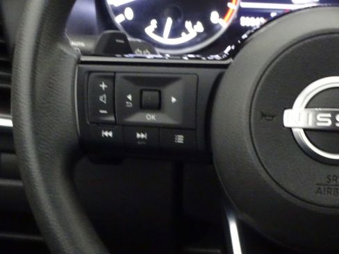 Used 2023 Nissan Rogue SV image 24