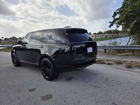 New 2025 Land Rover Range Rover Long Wheelbase SE image 2