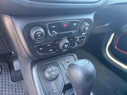 Used 2017 Jeep Compass Trailhawk w/ Leather Interior Group AWD/4WD image 27