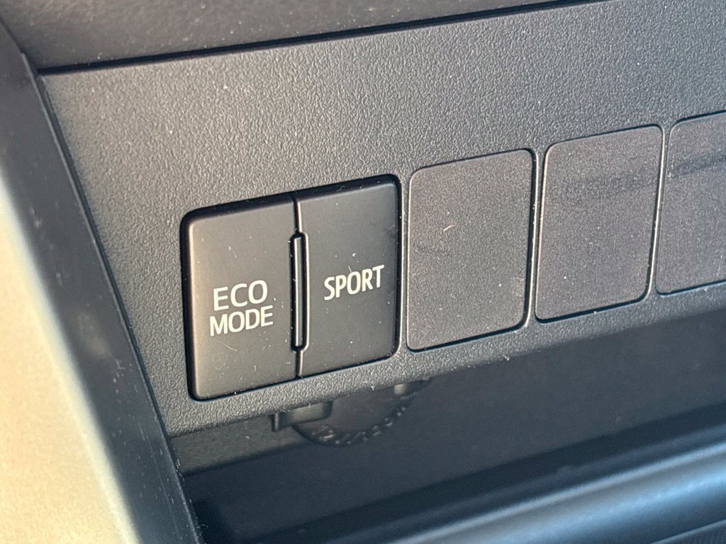Used 2013 Toyota RAV4 XLE AWD/4WD image 33