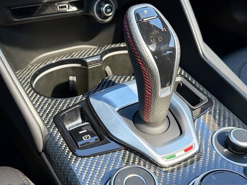 Used 2023 Alfa Romeo Giulia Estrema image 28