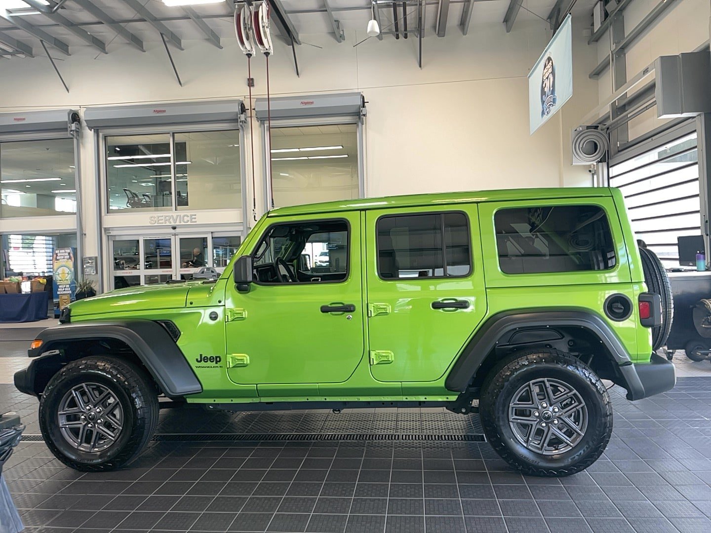 Used 2025 Jeep Wrangler Unlimited Sport AWD/4WD image 5