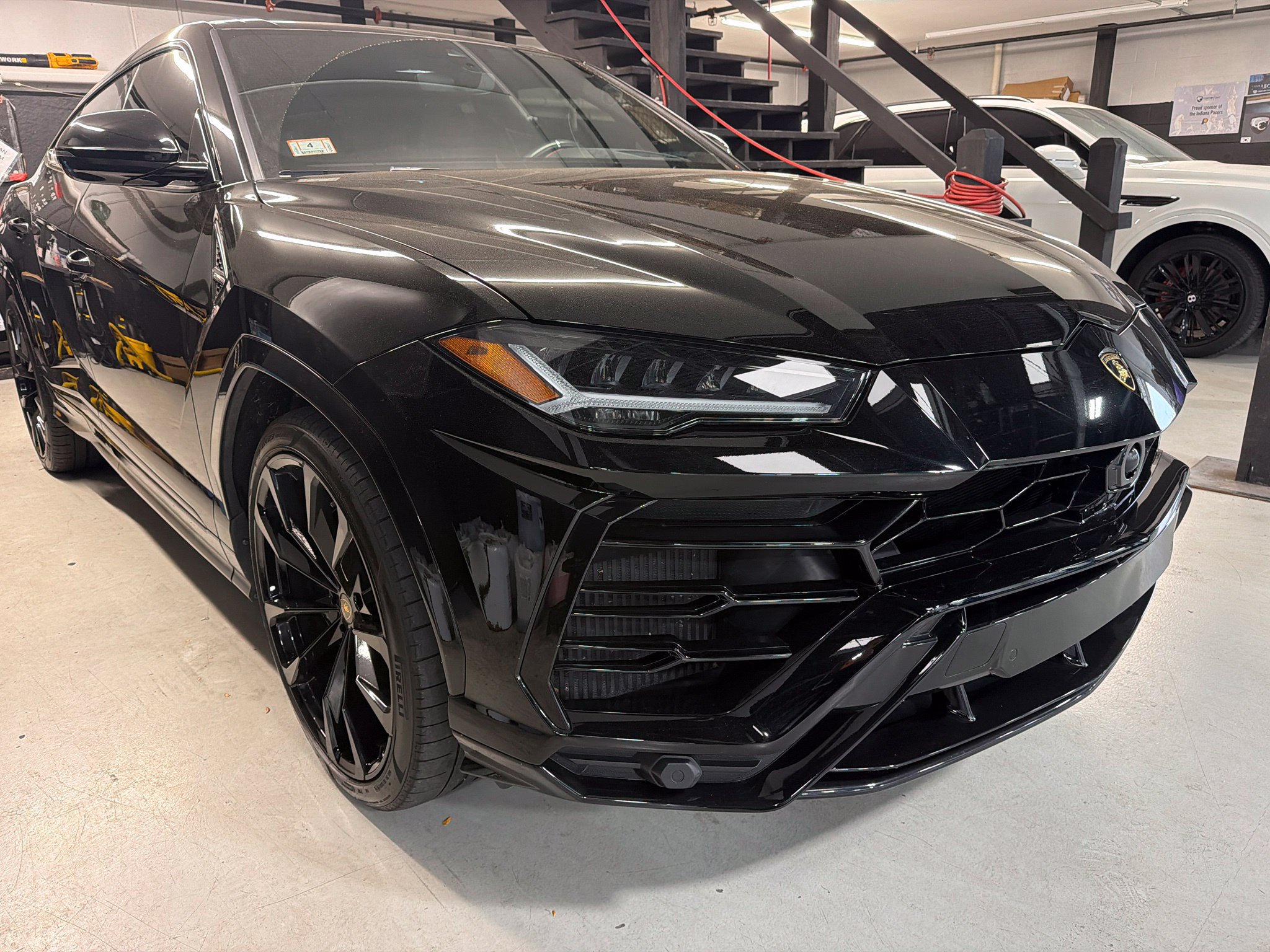 Used 2021 Lamborghini Urus AWD/4WD image 3