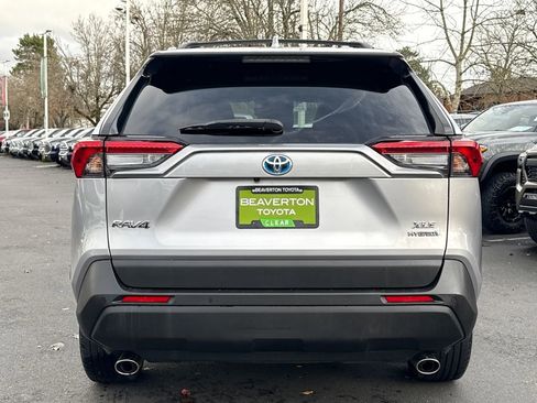 Used 2021 Toyota RAV4 XLE Premium image 4