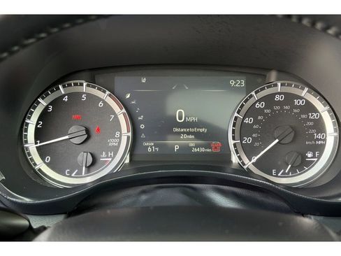 Used 2025 Toyota Highlander XLE FWD image 30