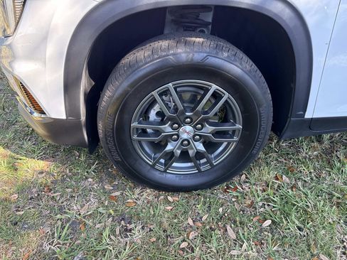 Used 2025 GMC Acadia Elevation image 9