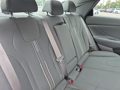 Used 2025 Hyundai Elantra SEL FWD image 33