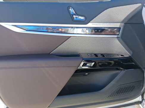 New 2026 BMW 750e xDrive w/ Premium Package image 20