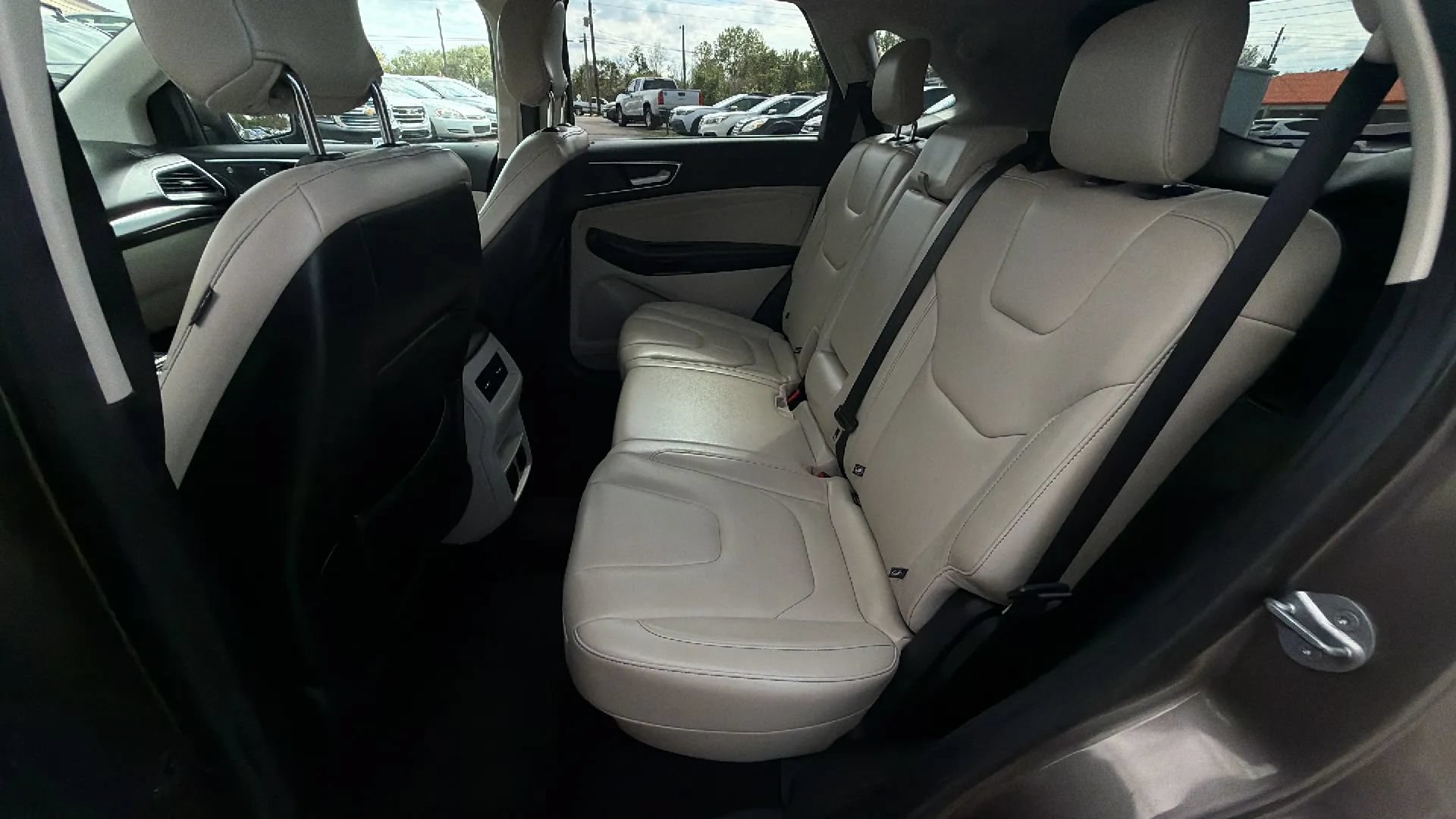 Used 2019 Ford Edge Titanium FWD image 6