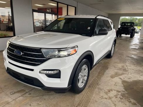 Used 2020 Ford Explorer XLT w/ Equipment Group 202A AWD/4WD image 2