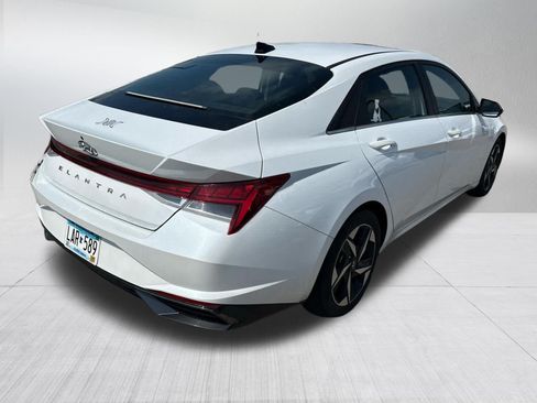 Used 2022 Hyundai Elantra SEL w/ Convenience + Premium Package FWD image 5