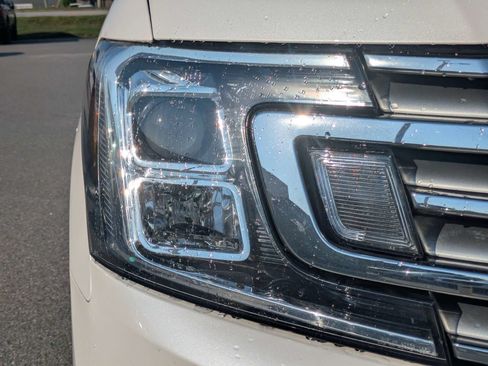 Used 2018 Ford Expedition Max Limited w/ Equipment Group 301A RWD image 10