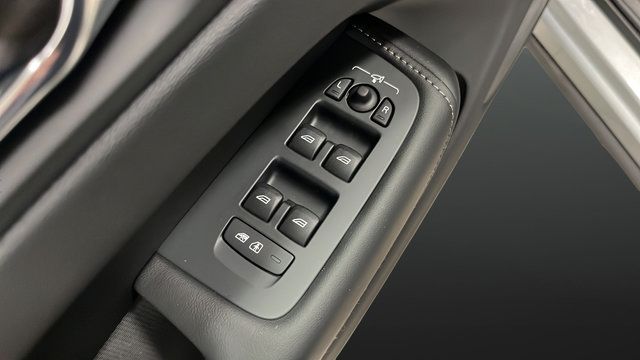 Used 2025 Volvo XC60 B5 Ultra w/ Protection Package Premier AWD/4WD image 21