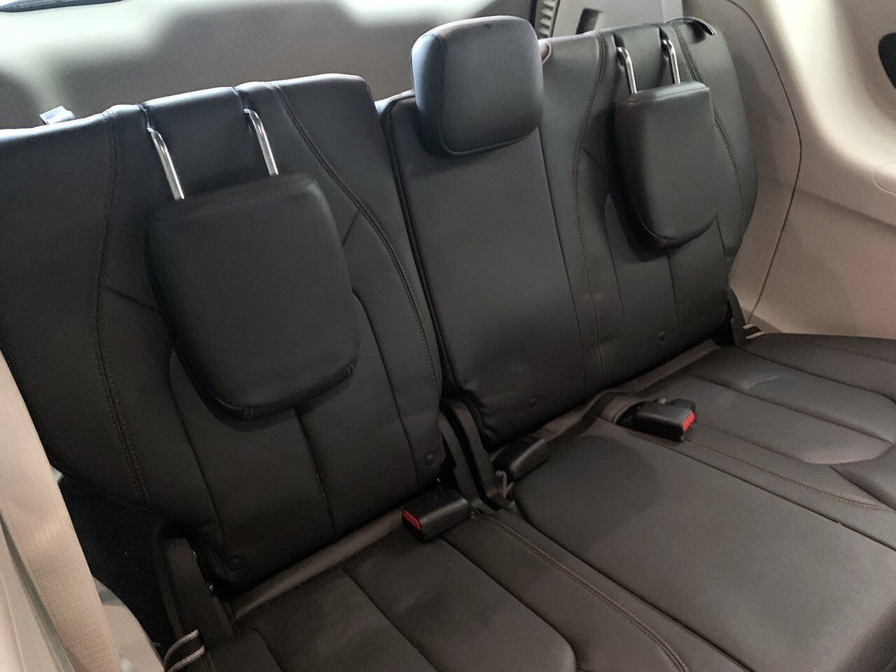 Used 2017 Chrysler Pacifica Touring-L FWD image 15