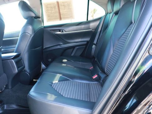 Used 2019 Toyota Camry SE FWD image 12