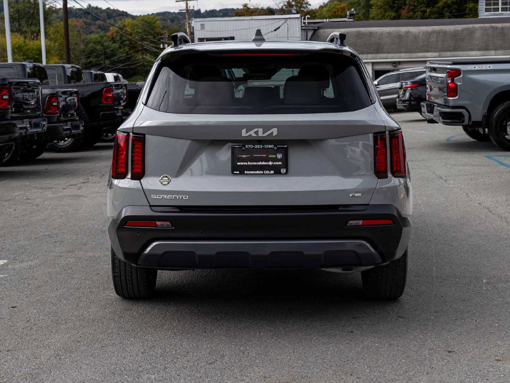 Used 2023 Kia Sorento S w/ Panoramic Sunroof Package AWD/4WD image 5