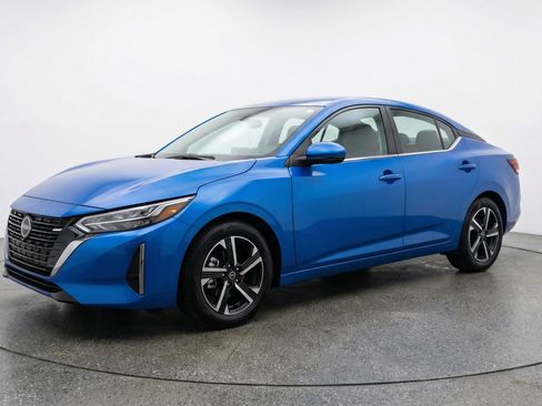 Used 2025 Nissan Sentra SV image 3