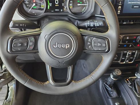 Used 2024 Jeep Wrangler Unlimited AWD/4WD image 38