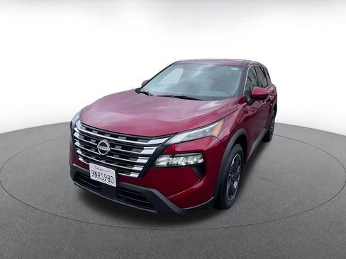 Used 2025 Nissan Rogue SV image 7