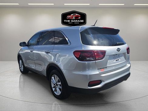 Used 2020 Kia Sorento LX AWD/4WD image 4